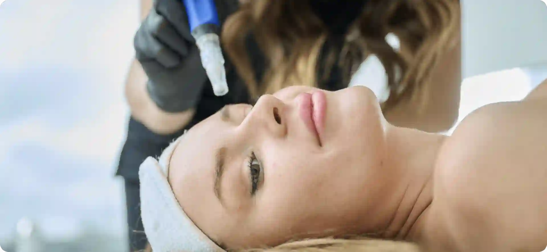 How Do Microneedles Trigger New Collagen and Elastin in Loose Skin Chesterfield?